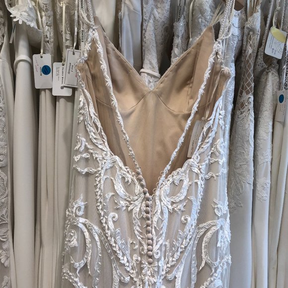 Ivory lace, fitted, triple off-the-shoulder strap - Picture 3 of 8